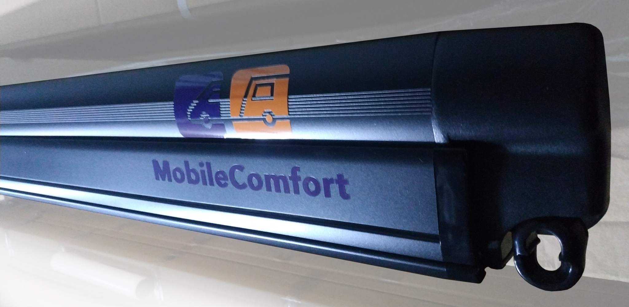 MobileComfort ME350BD Маркиза настенная электрическая, корпус черный, полотно светло-серое