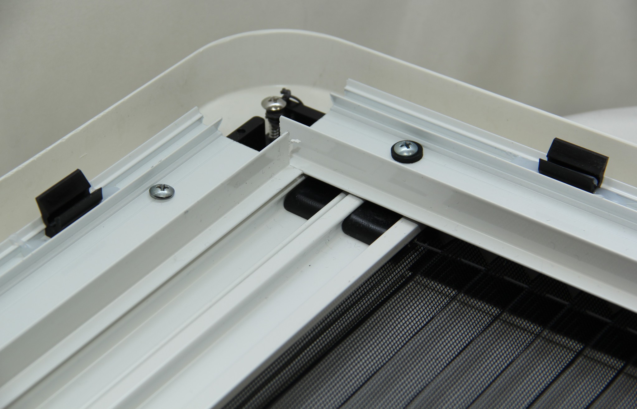 Окно откидное MobileComfort W5035P, 500х350mm,  шторка плиссированная, антимаскитка