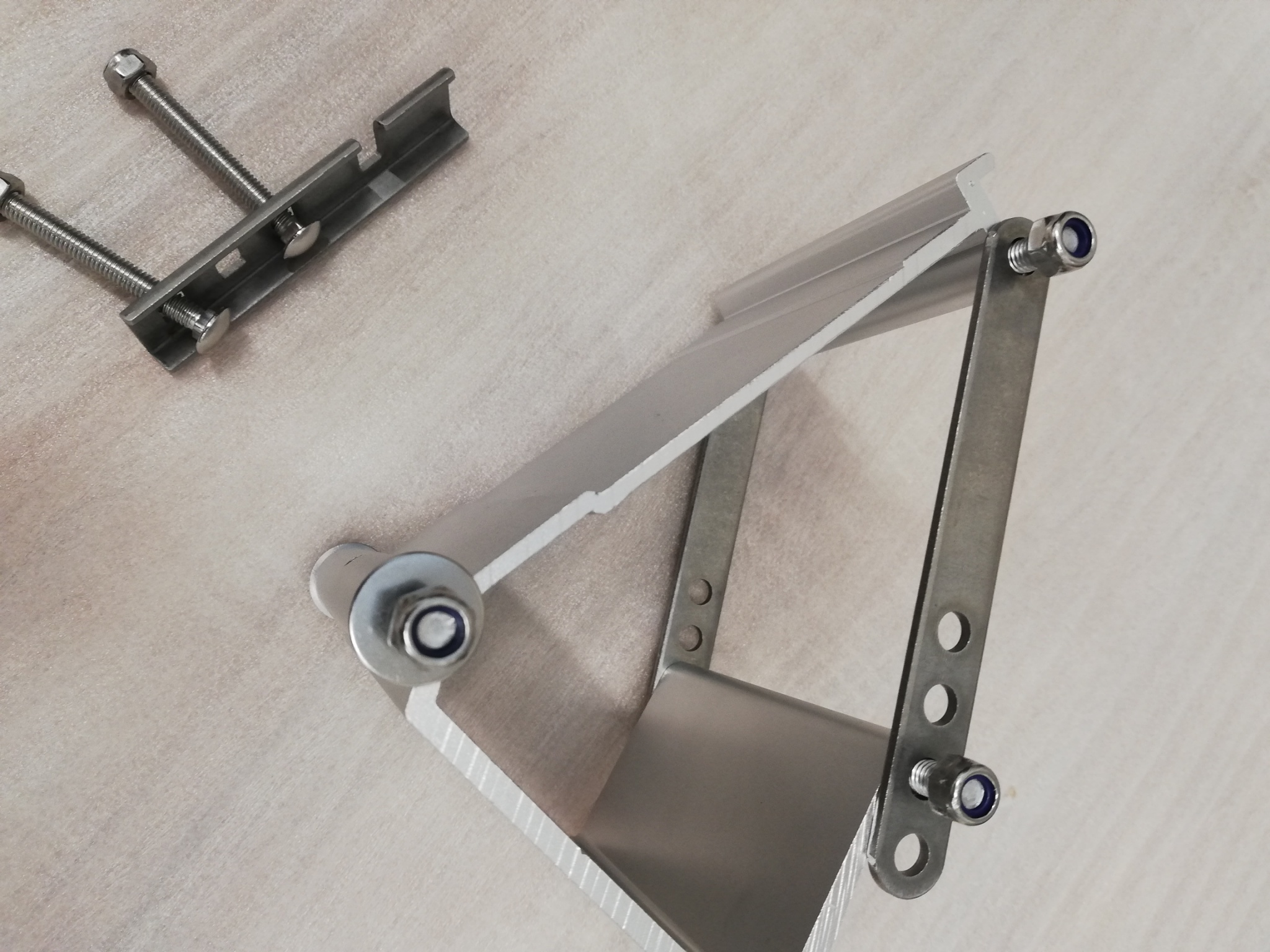 MobileComfort M200BD Маркиза настенная механическая, корпус чёрный, полотно тёмно-серое